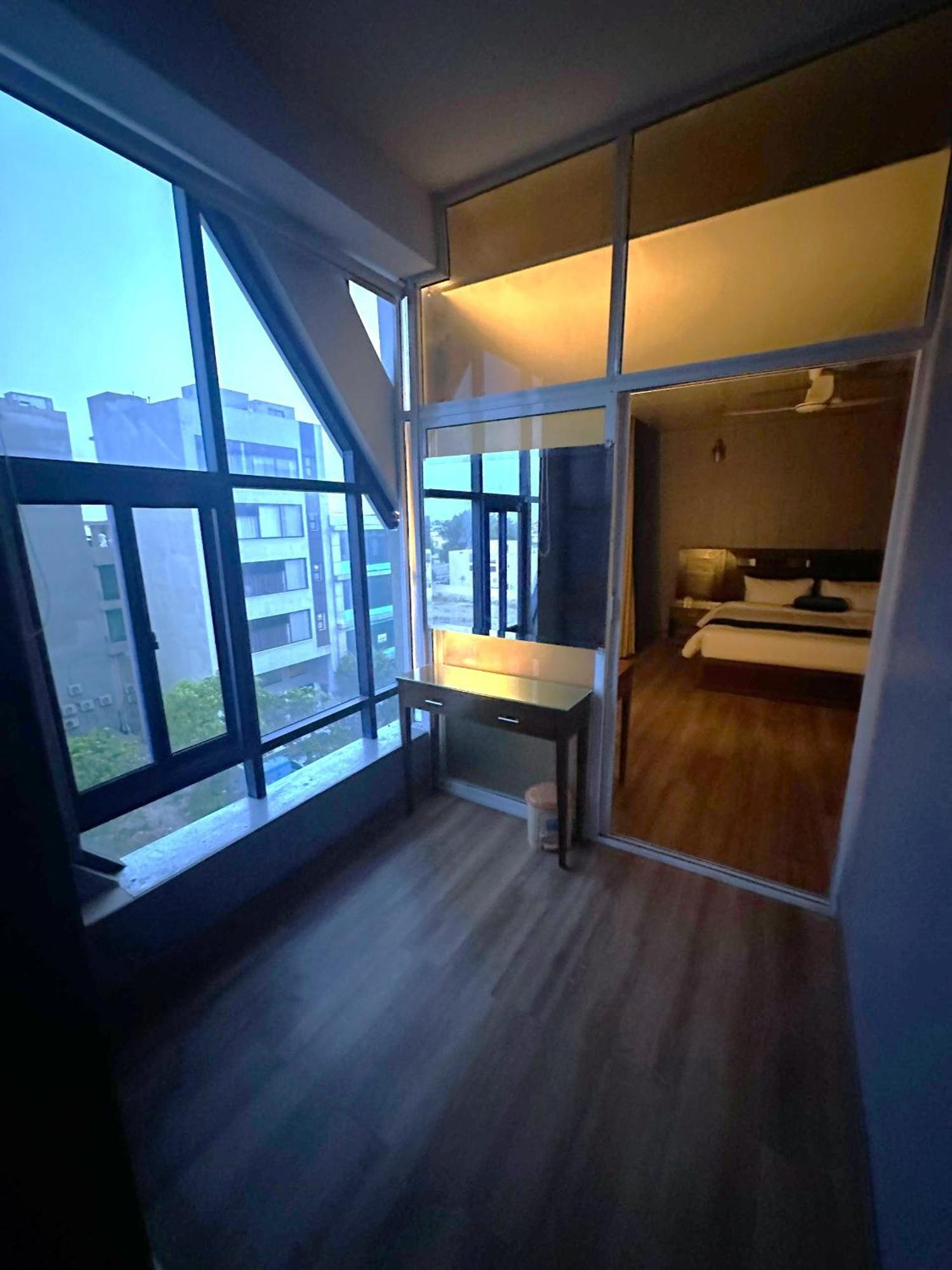 Luxury Apartment In Dha Phase 8, Near Allama Iqbal International Airport Lahore Exterior foto