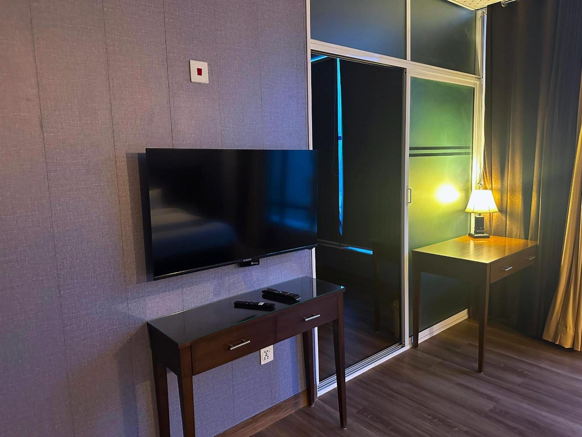 Luxury Apartment In Dha Phase 8, Near Allama Iqbal International Airport Lahore Exterior foto
