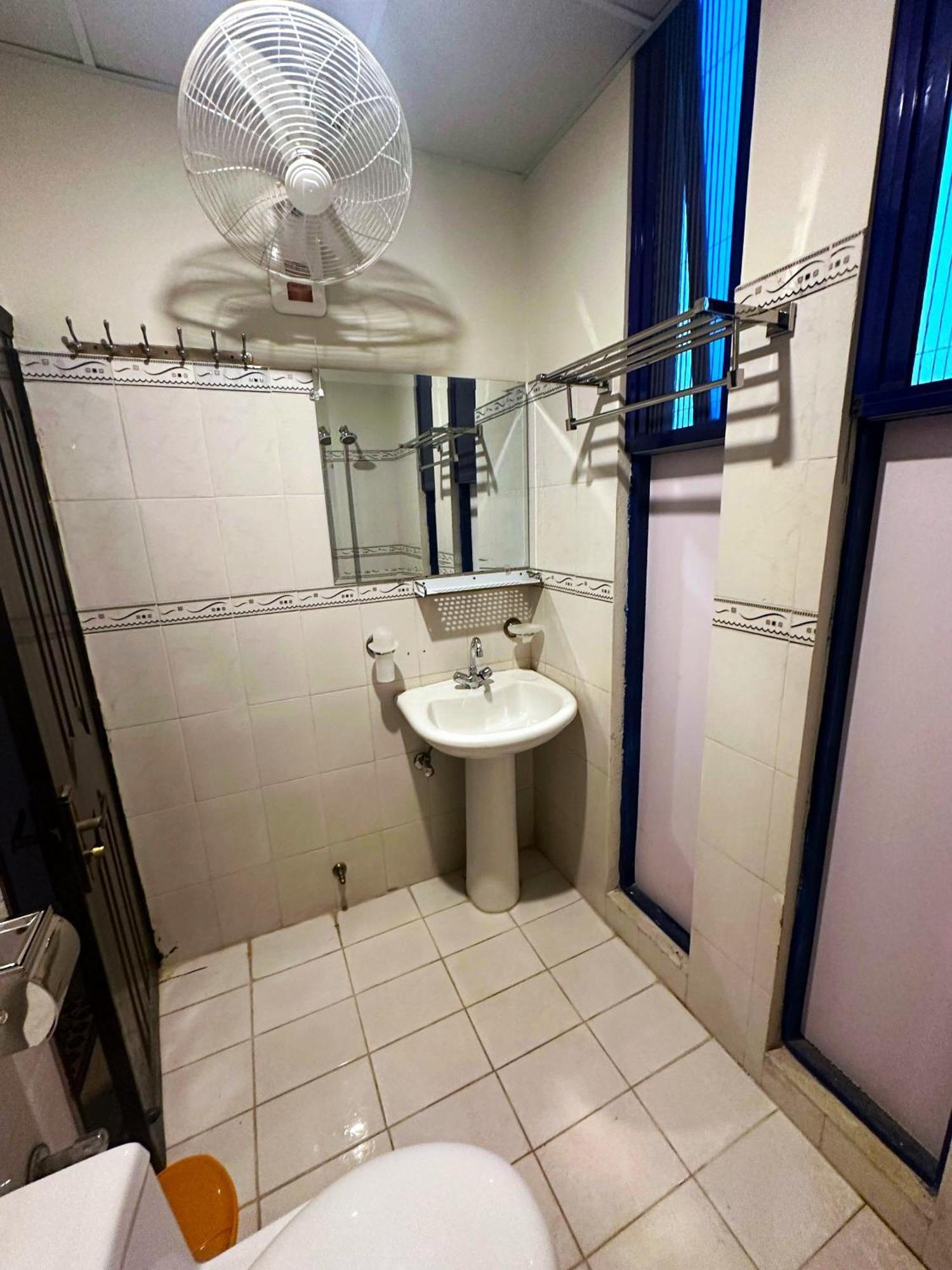 Luxury Apartment In Dha Phase 8, Near Allama Iqbal International Airport Lahore Exterior foto
