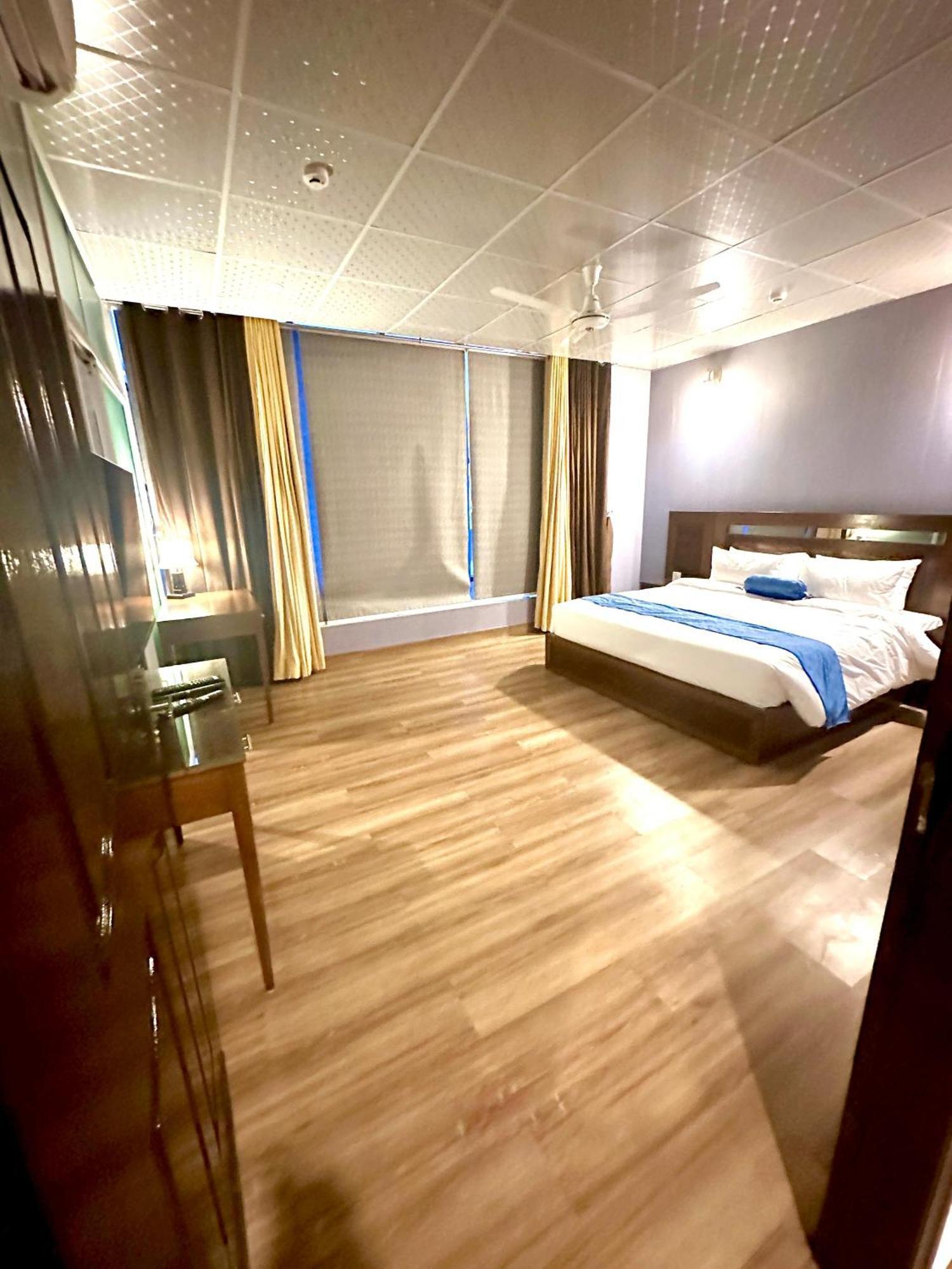 Luxury Apartment In Dha Phase 8, Near Allama Iqbal International Airport Lahore Exterior foto