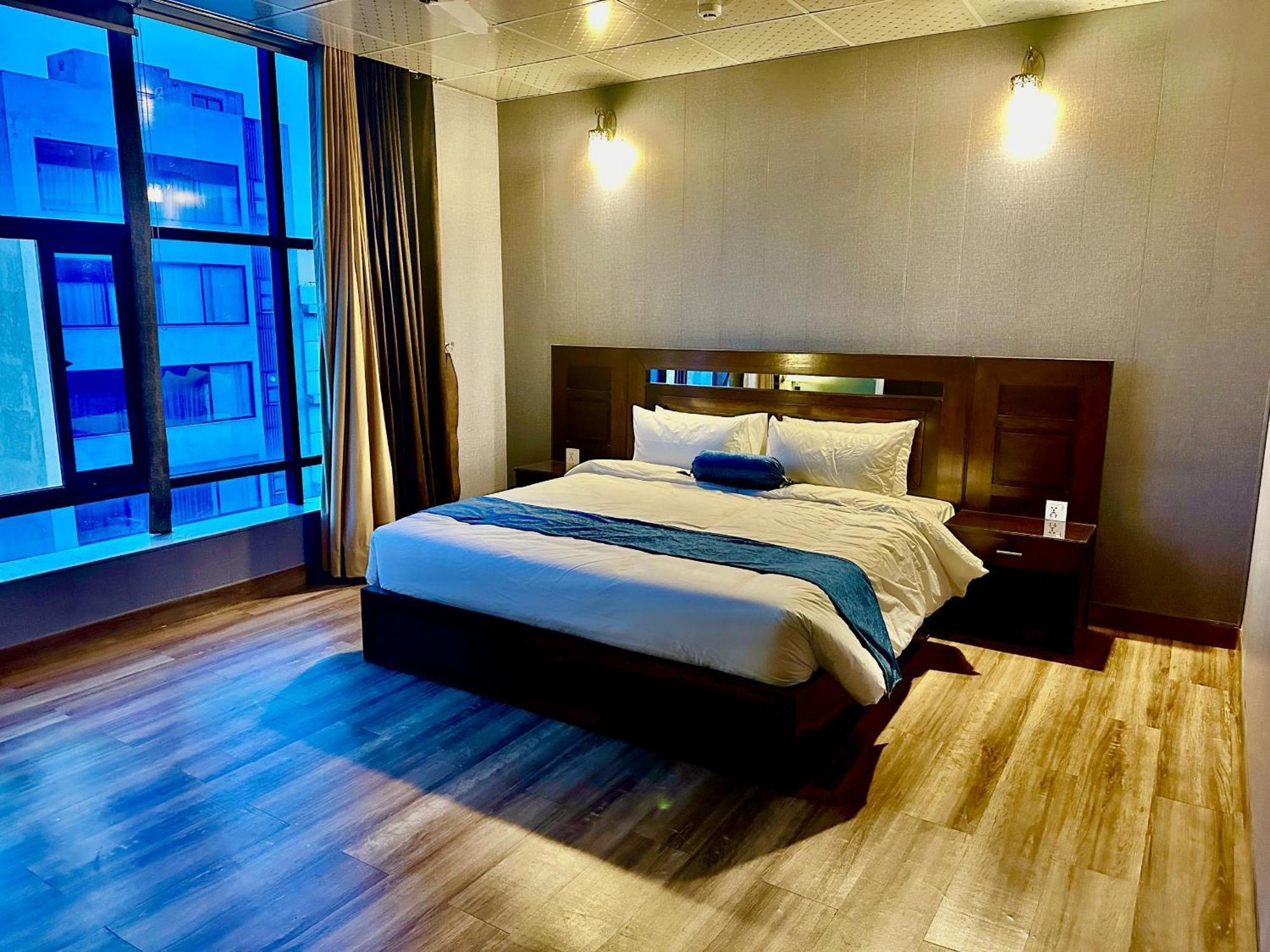 Luxury Apartment In Dha Phase 8, Near Allama Iqbal International Airport Lahore Exterior foto